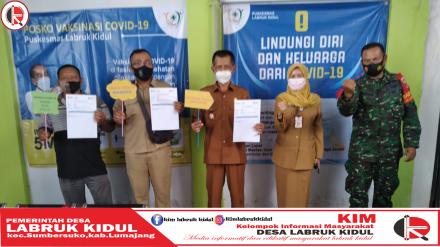 Kepala Desa Dan Perangkat Desa Labruk Kidul melaksanakan vaksinasi covid 19